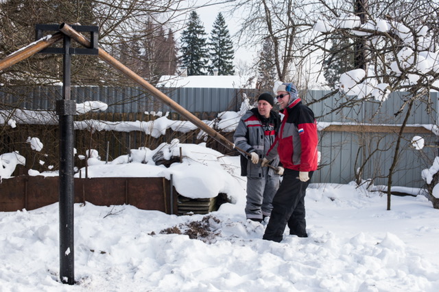 Забор на винтовых сваях